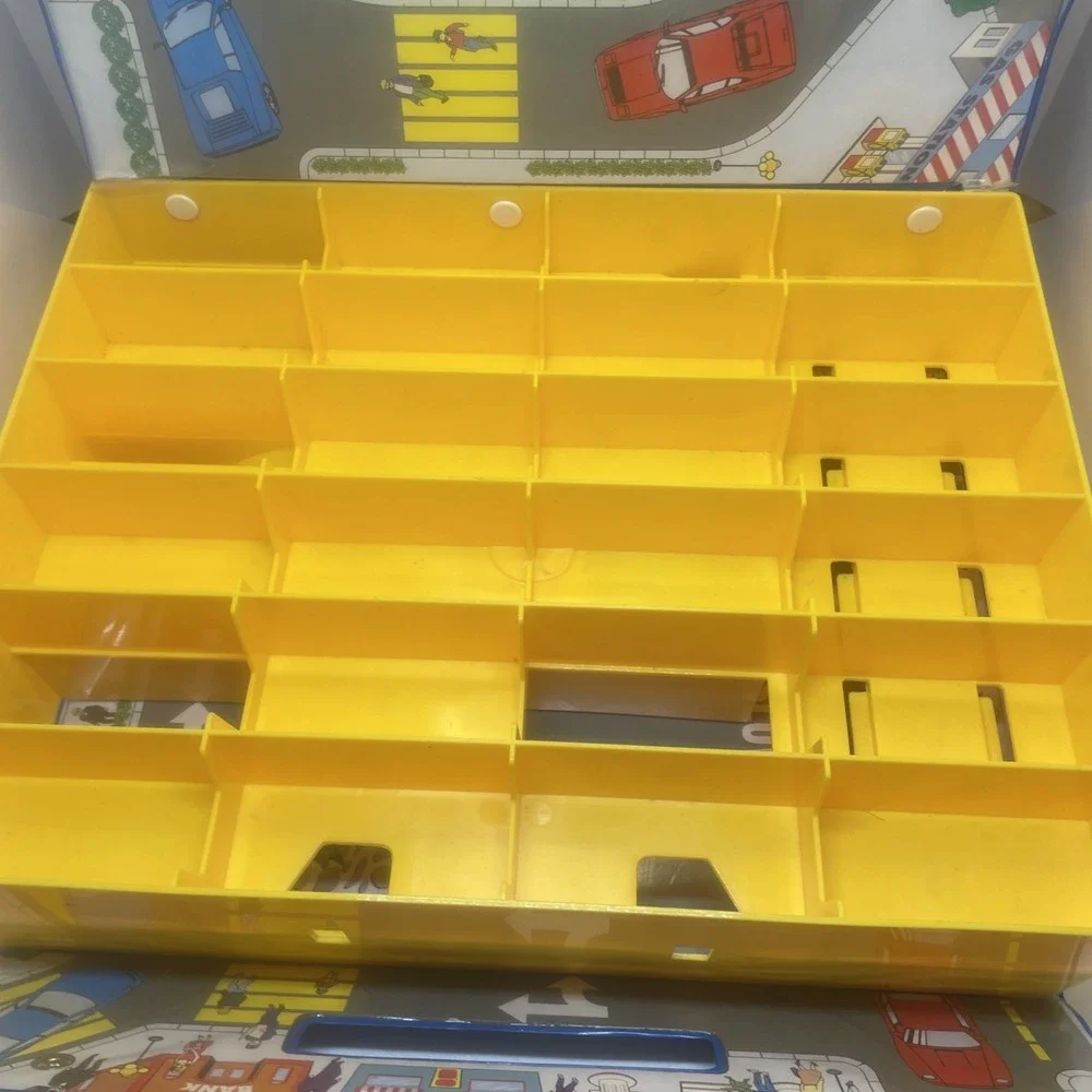 Vintage Road‎ & Track Car Carry Case w/ Cars